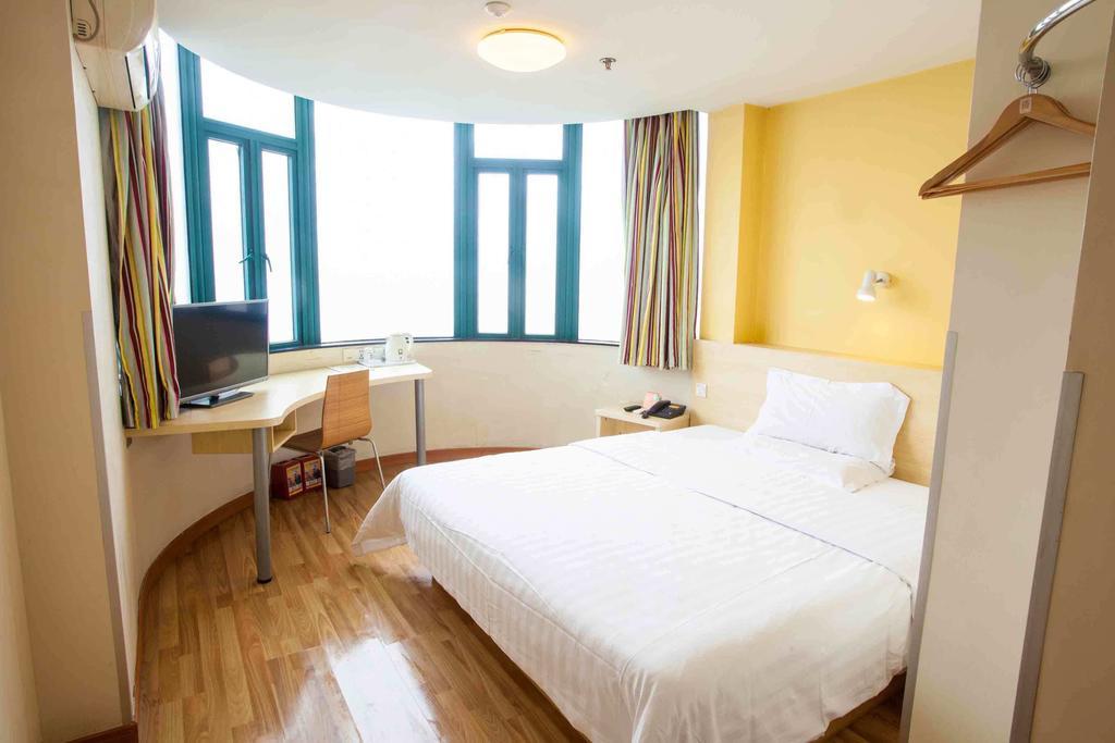 7Days Inn Dalian Gangwan Square Station Port Room photo